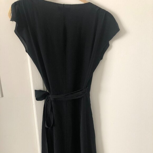 Banana Republic Dress Women’s Black Sleeveless V-neck - Picture 2 of 3